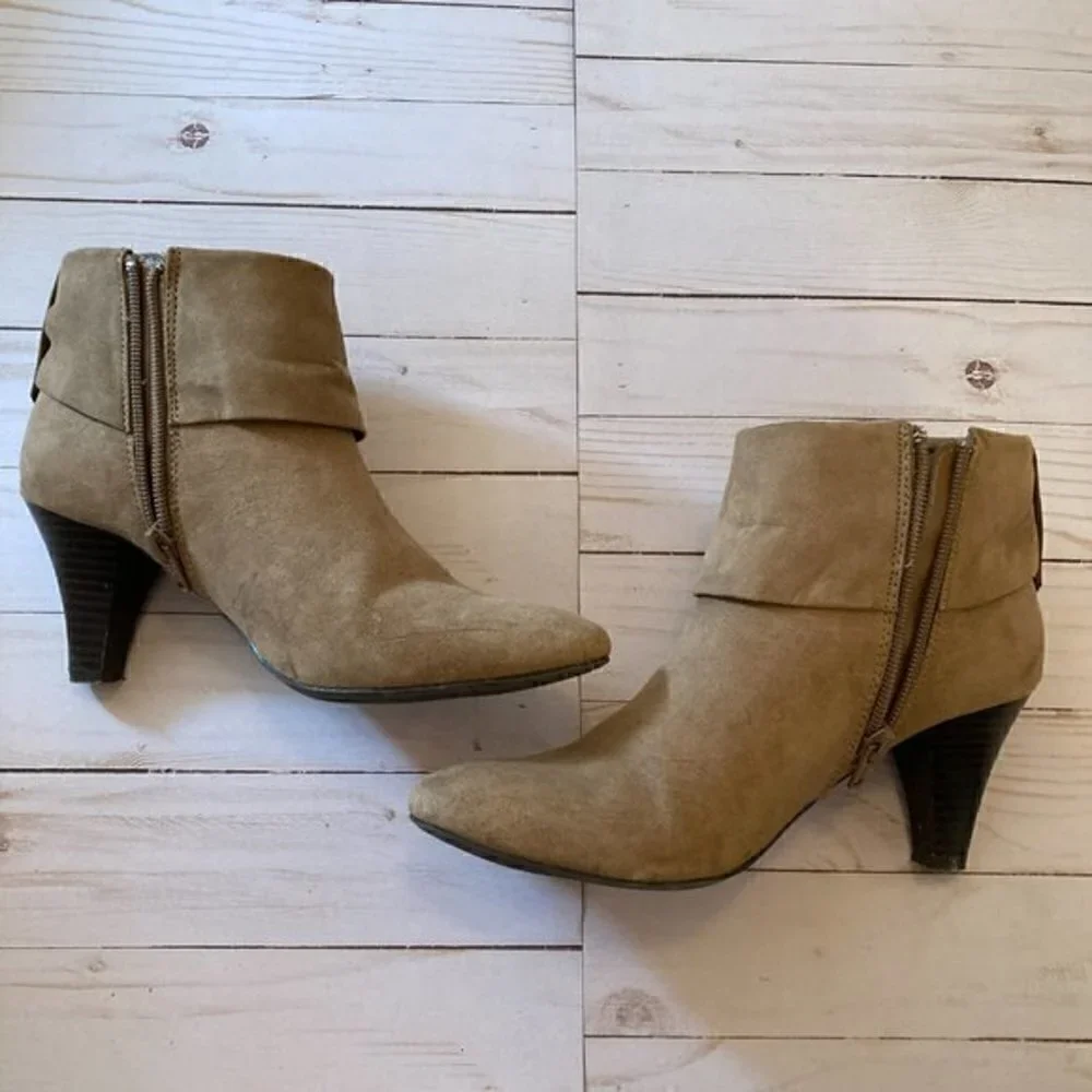 East 5th Heeled Ankle Taupe Brown Almond Toed Booties Sz 7